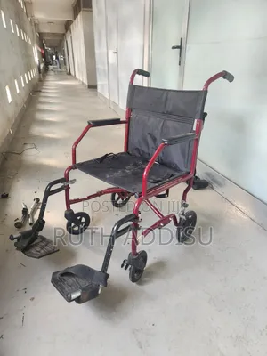 Wheelchair ባለ 4 ትንንሽ እግር ዊልቸር Wheelchair Foldable ጠንካራ Medical ዊልቸር