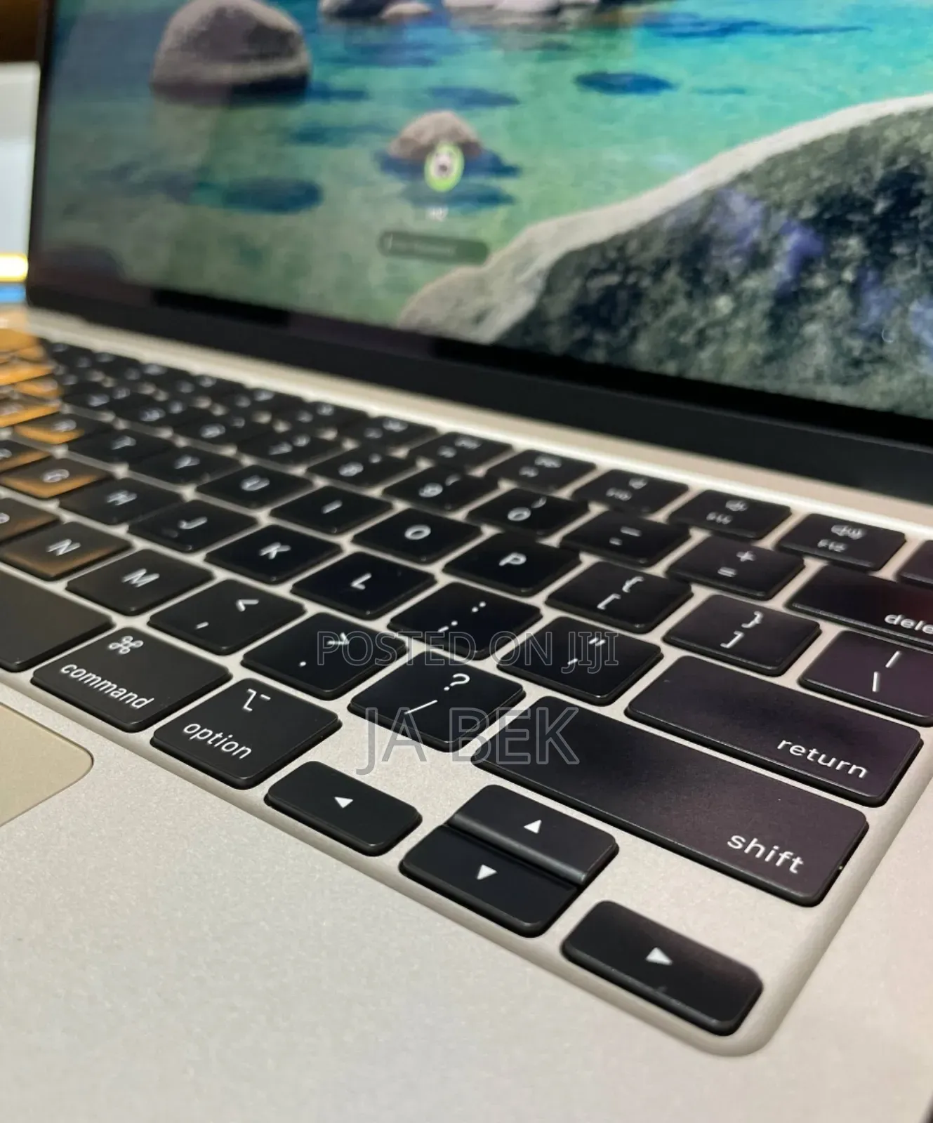 New Laptop Apple MacBook Air 2022 M2 16GB Apple M2 SSD 256GB