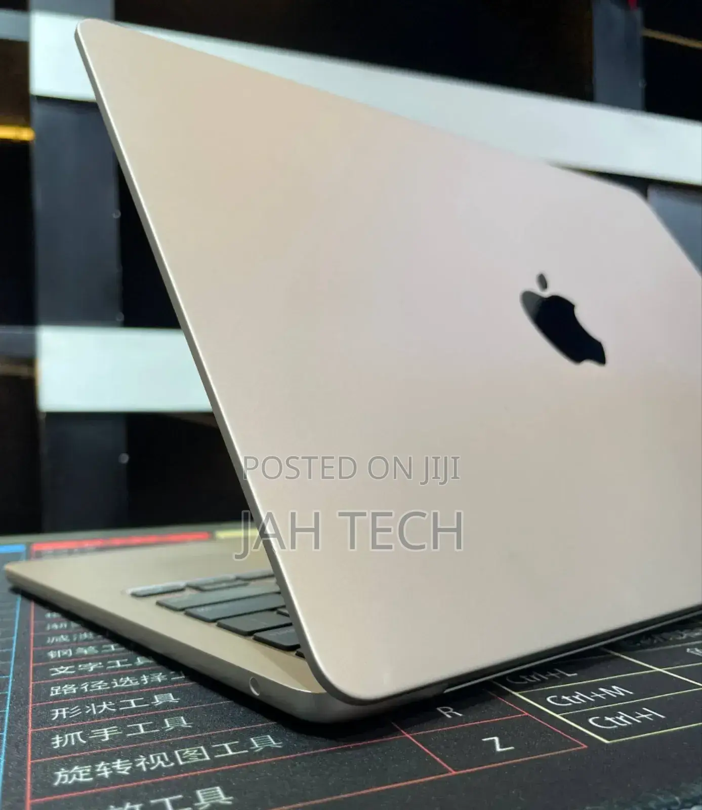New Laptop Apple MacBook Air 2022 M2 16GB Apple M2 SSD 256GB