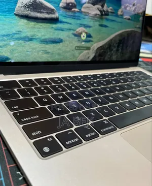 New Laptop Apple MacBook Air 2022 M2 16GB Apple M2 SSD 256GB