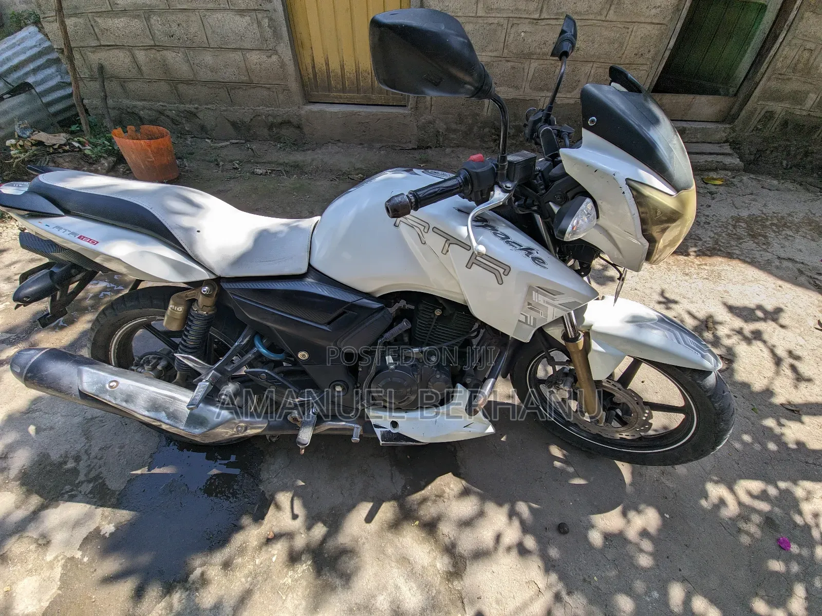 TVS Apache 180 RTR 2018 White