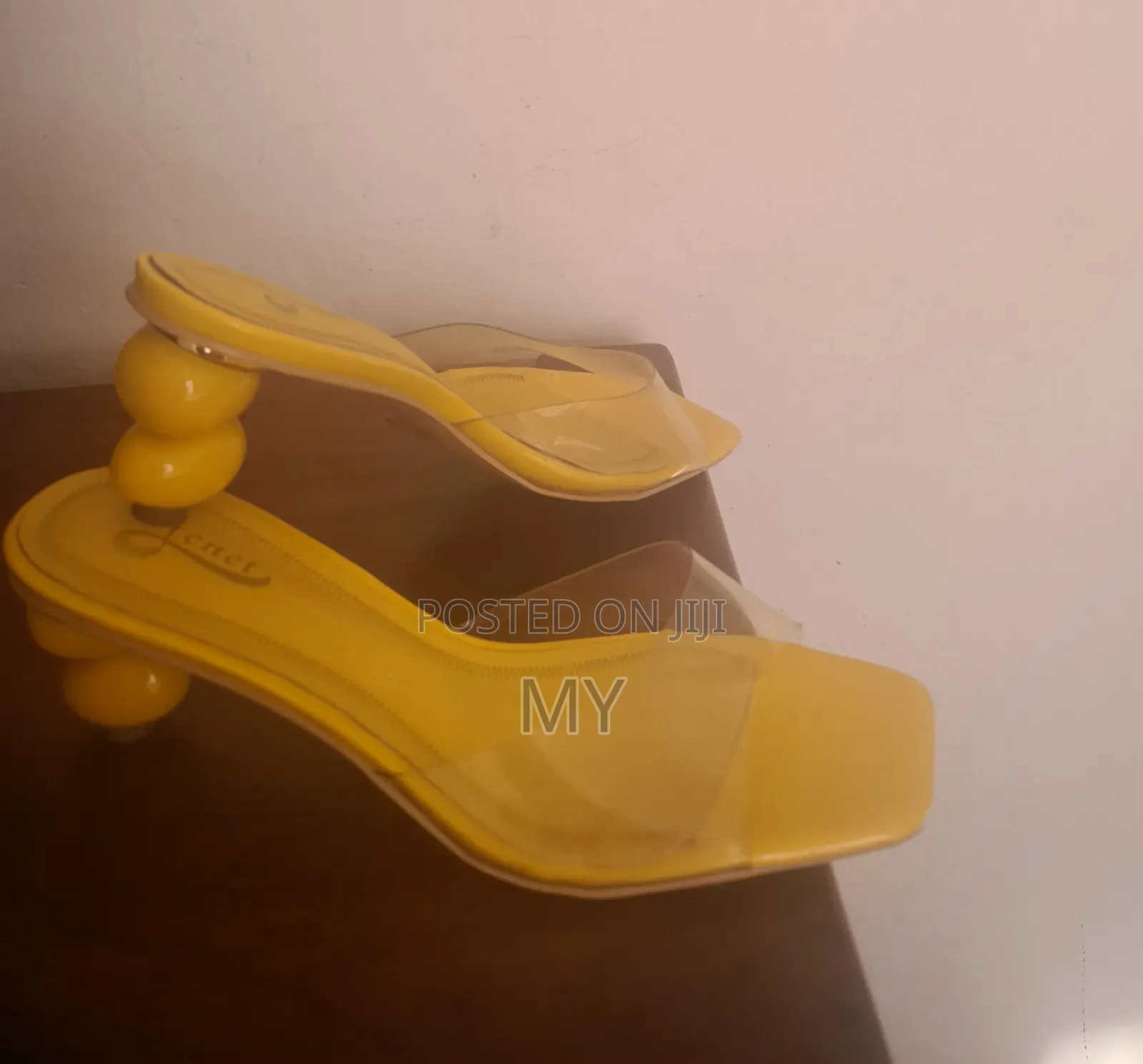 Ladies Shoe