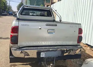 Toyota Hilux 2012 Silver