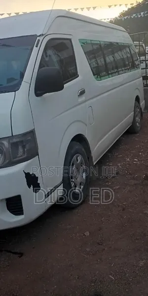 Toyota HiAce 2011 White