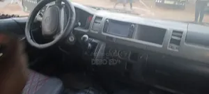 Toyota HiAce 2011 White