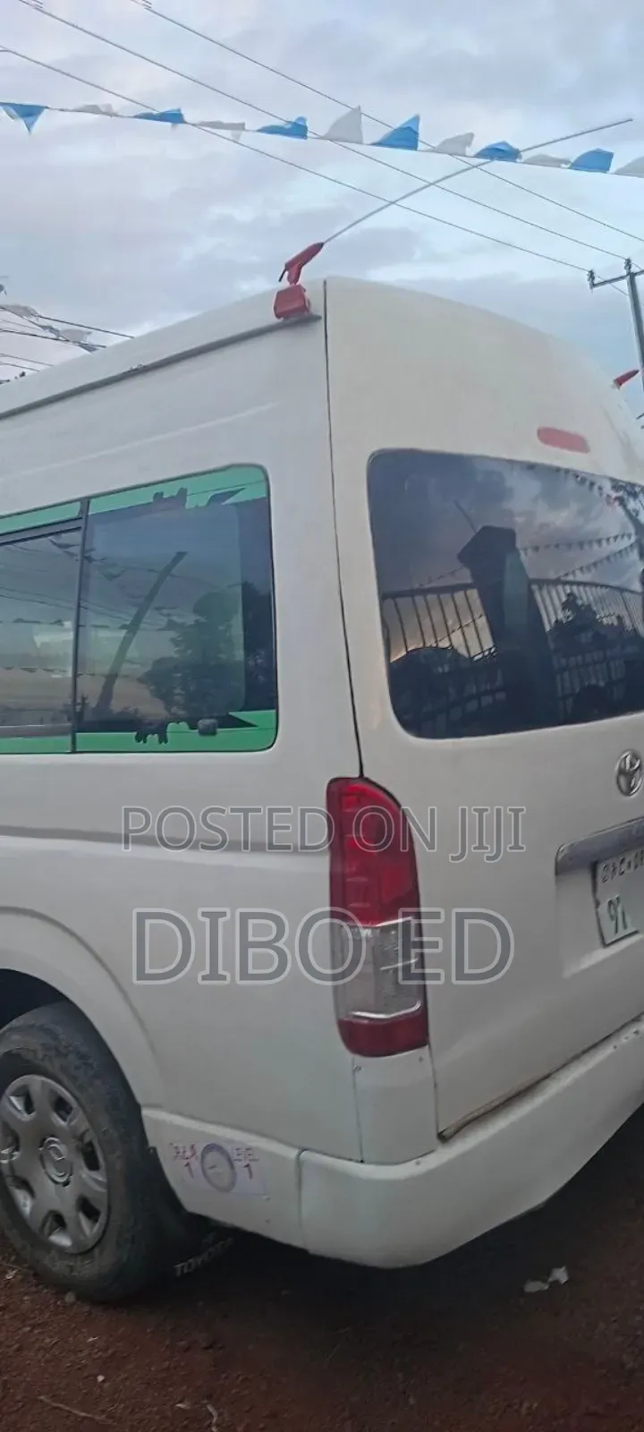 Toyota HiAce 2011 White