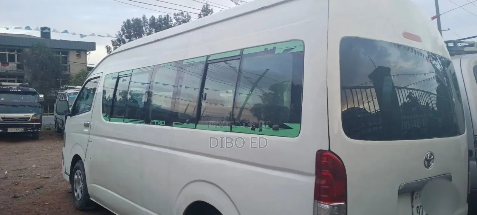 Toyota HiAce 2011 White