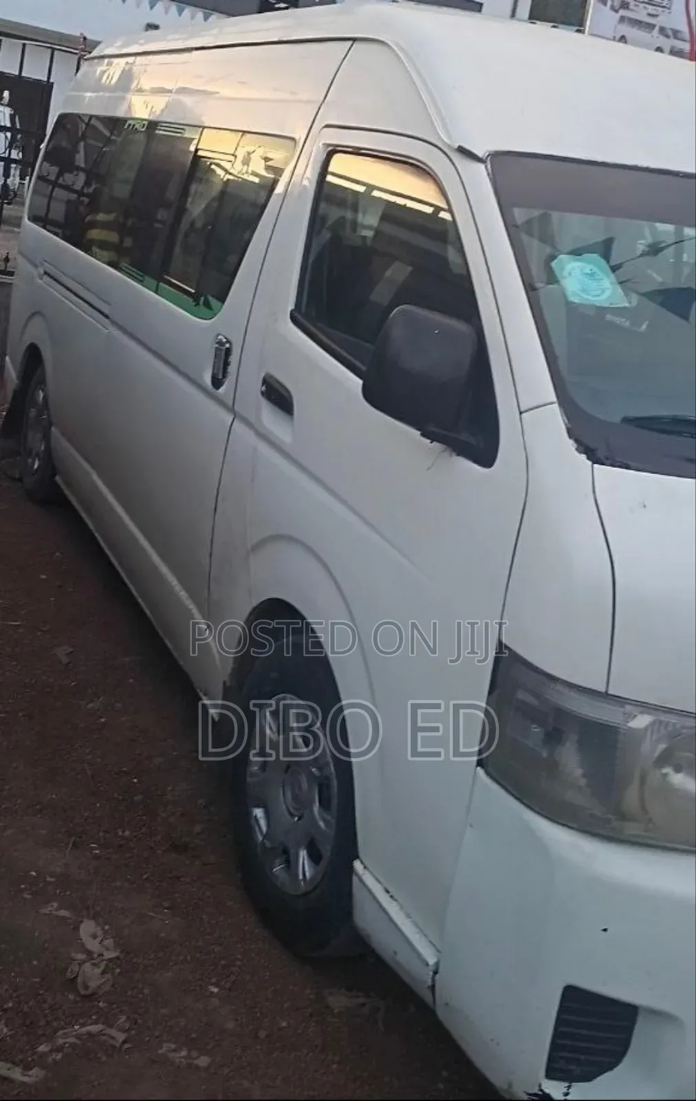 Toyota HiAce 2011 White