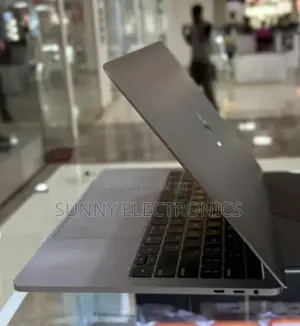 Photo - New Laptop Apple MacBook Pro 2019 16GB Intel Core I7 SSD 1T