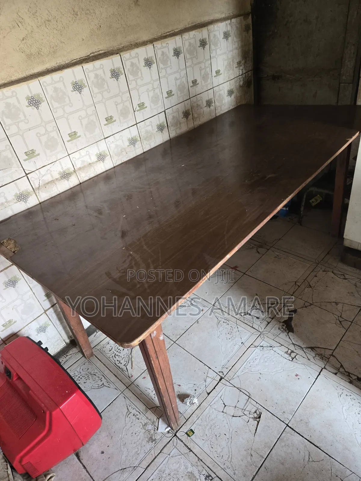 ጠረቤዛ 4 እግር