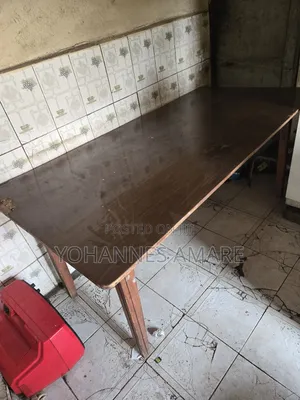 ጠረቤዛ 4 እግር