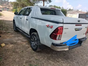 Toyota Hilux Revo Double Cab Deisel 2.4 AWD 2017 White