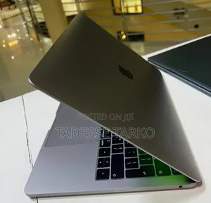 New Laptop Apple MacBook 2019 8GB Intel Core I5 SSD 128GB