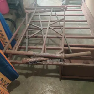 ተነቃቃይ የብረት አልጋ