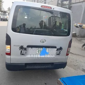 Toyota HiAce 2016 Silver