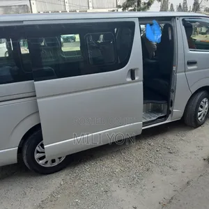 Toyota HiAce 2016 Silver