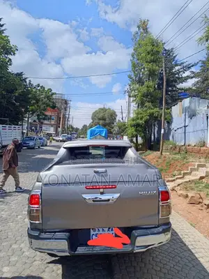 Toyota Hilux 2020 Gray