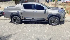 Toyota Hilux 2020 Gray