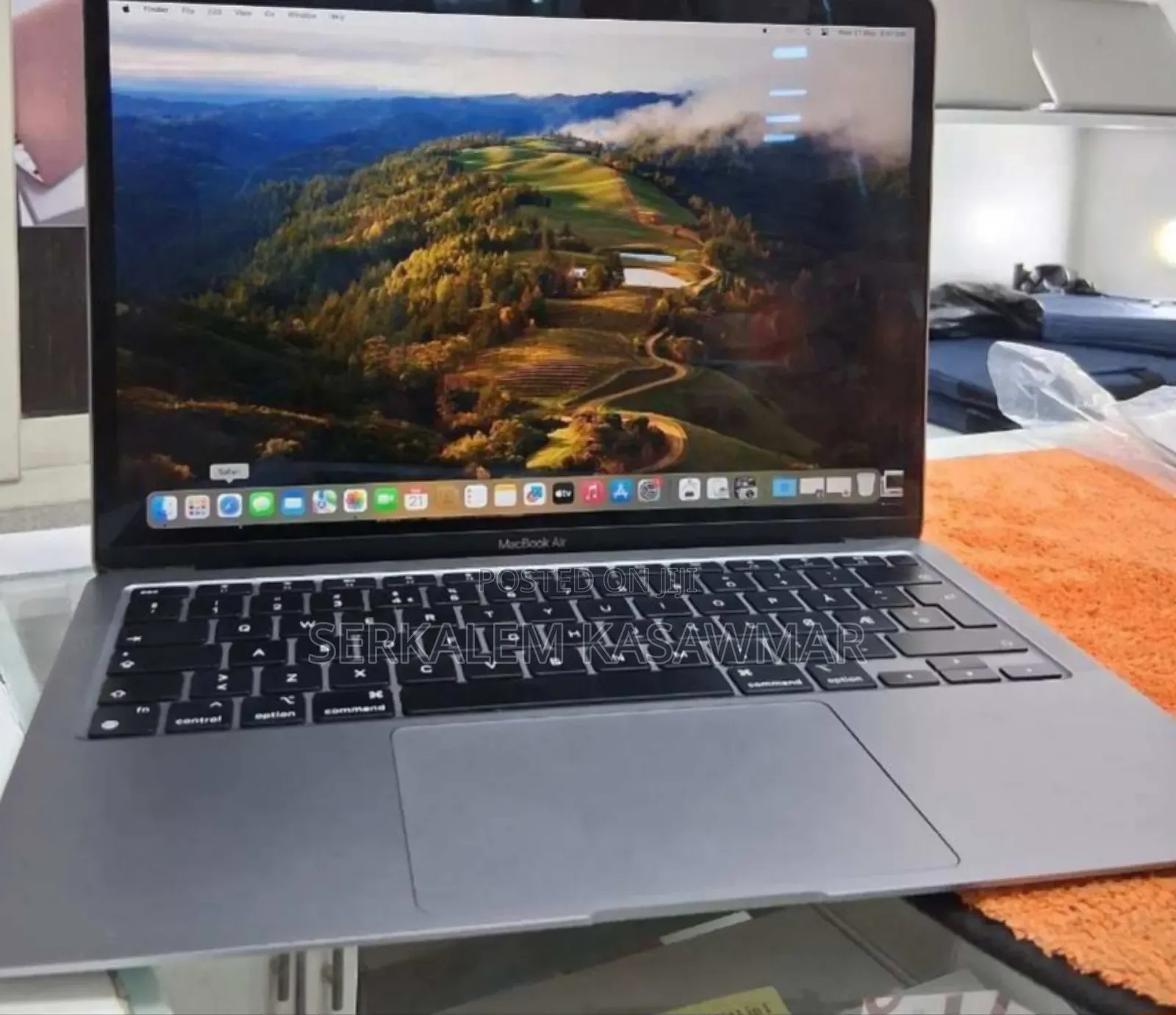 New Laptop Apple MacBook Air 2020 M1 8GB Apple M1 SSD 256GB