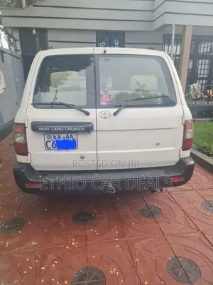 Toyota Land Cruiser 2006 White