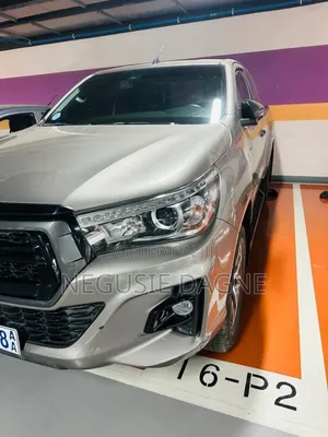 Toyota Hilux 2020 Silver