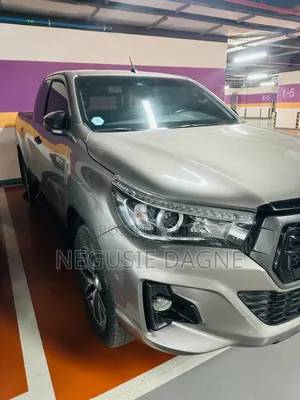 Toyota Hilux 2020 Silver
