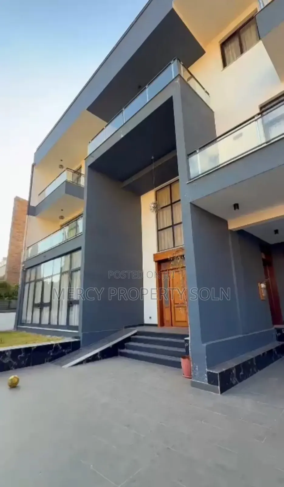 Furnished 8bdrm House in Bole for sale