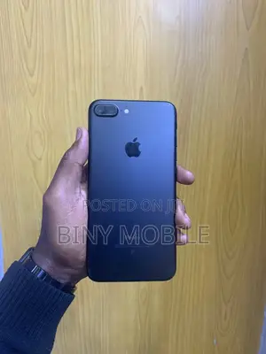 Photo - Apple iPhone 7 Plus 128 GB Black