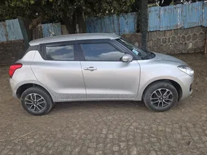 Suzuki Swift 2023 Silver