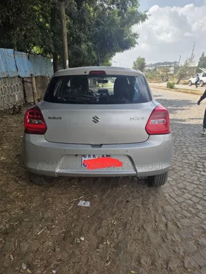 Suzuki Swift 2023 Silver