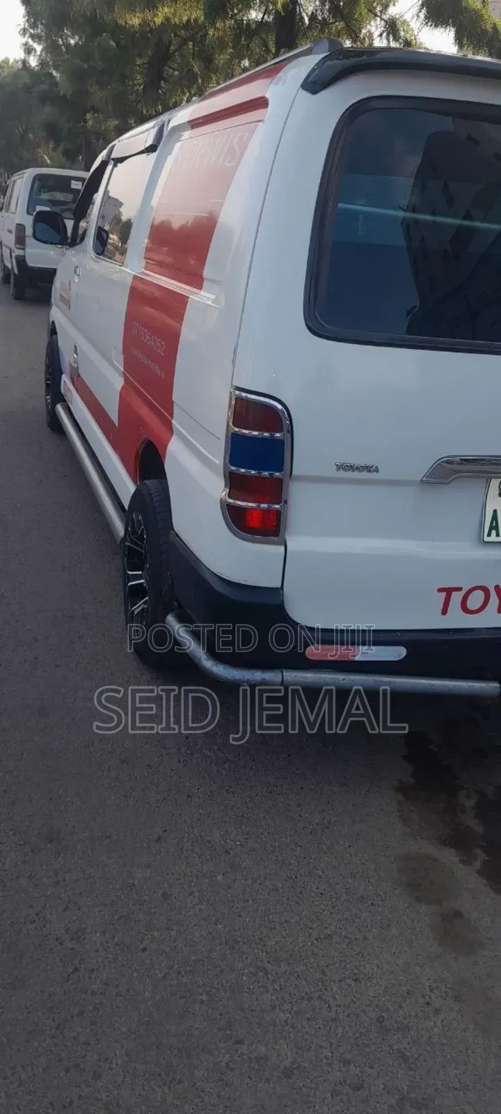 Toyota HiAce 2011 White