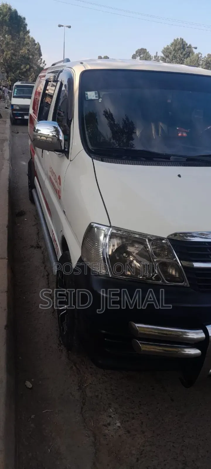 Toyota HiAce 2011 White