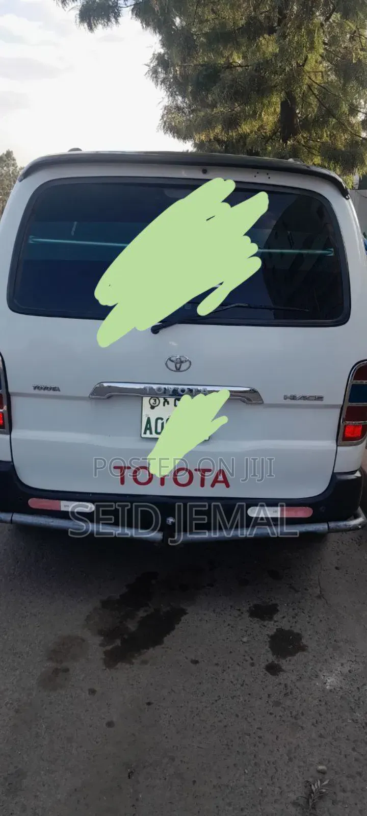 Toyota HiAce 2011 White