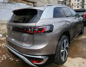 New Volkswagen ID.6 2025 Gold