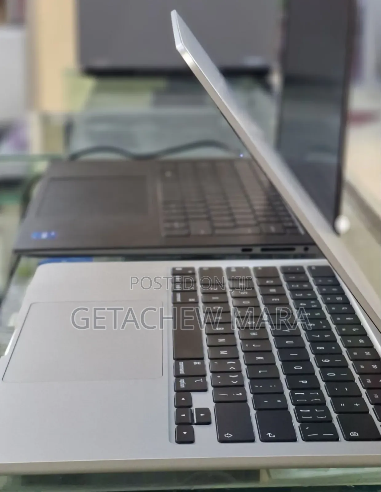 New Laptop Apple MacBook Air 2022 M2 8GB Intel SSD 256GB