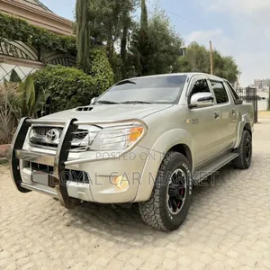 Photo - Toyota Hilux 2010 Gray