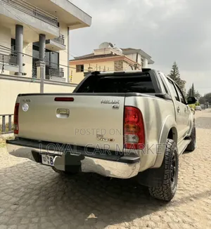 Toyota Hilux 2010 Gray