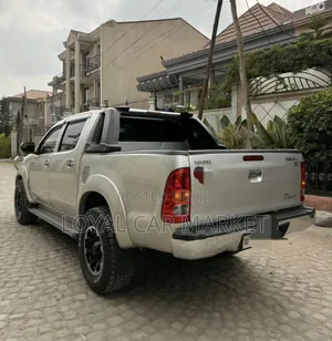 Toyota Hilux 2010 Gray