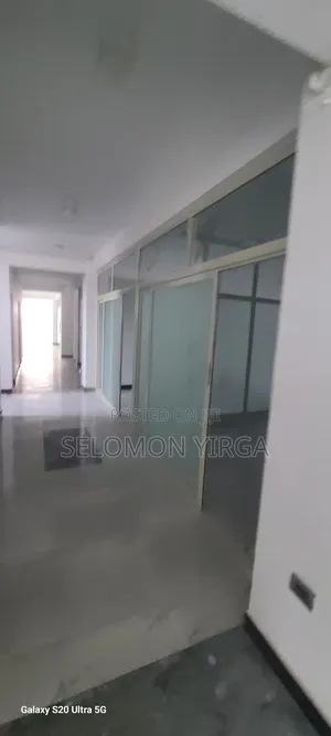 የሚከራይ መጋዘን