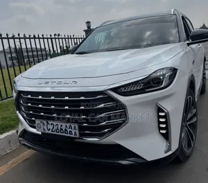 Photo - Jetour X70 Plus 2022 White