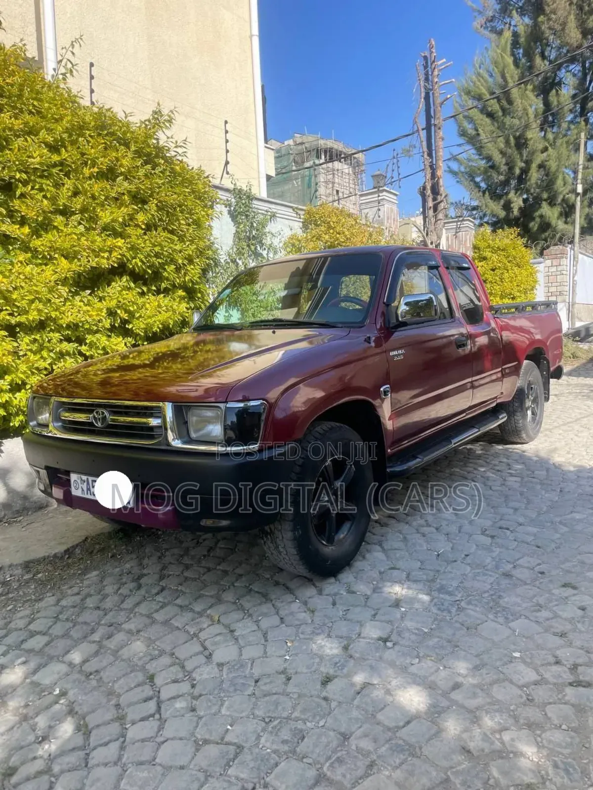 Toyota Hilux 2000 Burgundy