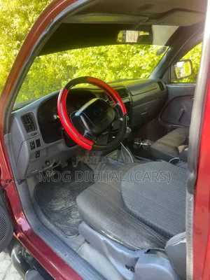 Toyota Hilux 2000 Burgundy
