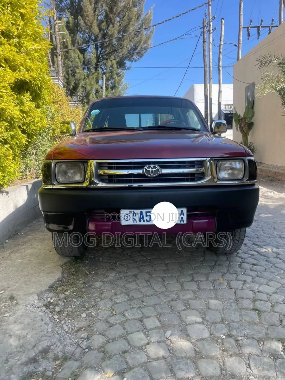 Toyota Hilux 2000 Burgundy