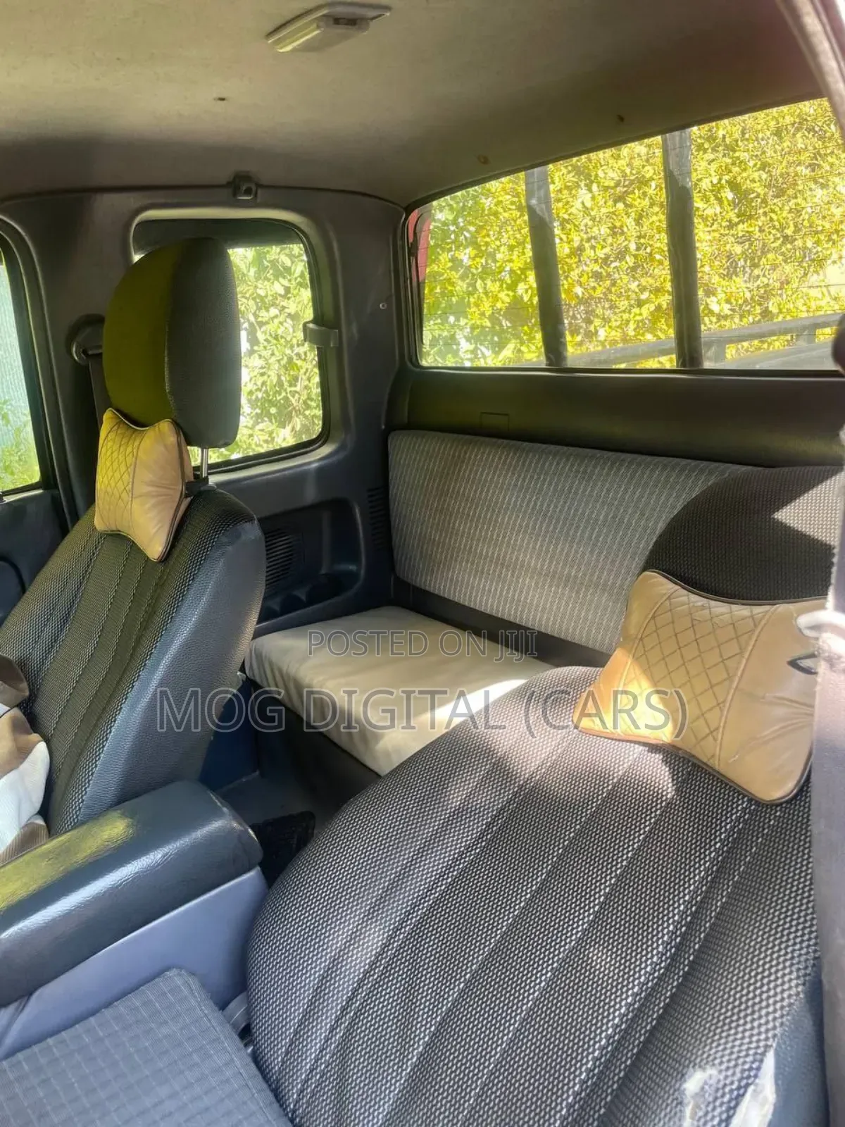 Toyota Hilux 2000 Burgundy