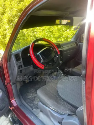 Toyota Hilux 2000 Burgundy