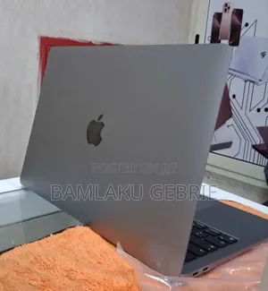 New Laptop Apple MacBook Air 2024 M3 13-Inch 8GB Apple M3 SSD 256GB