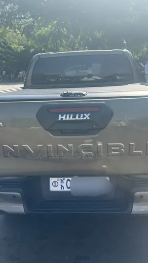 Toyota Hilux 2021 Gold