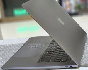 New Laptop Apple MacBook Pro 2019 32GB Intel Core I9 SSD 512GB