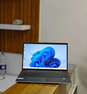 New Laptop HP ZBook Firefly 15 G7 32GB Intel Core I7 SSD 512GB