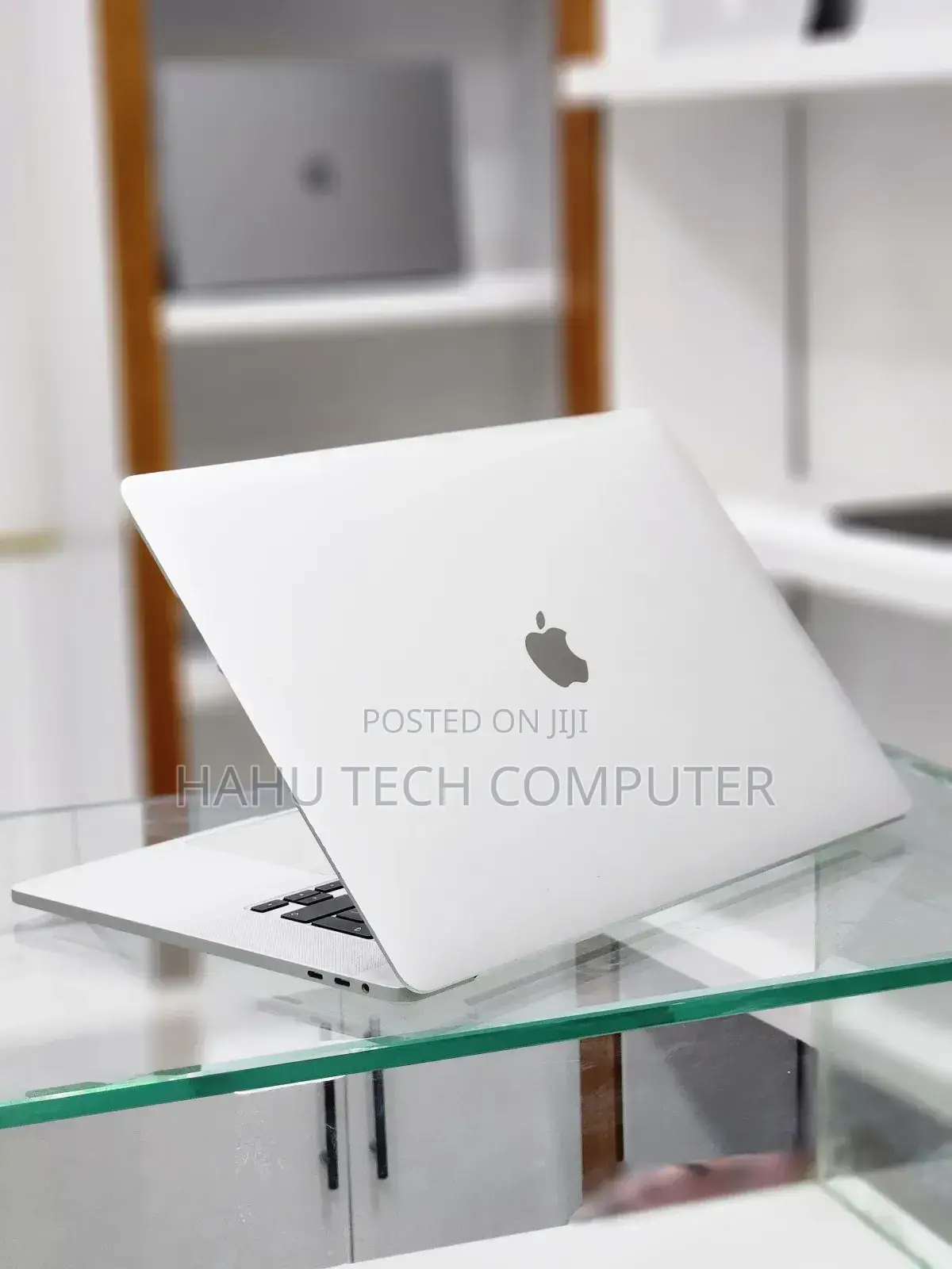 New Laptop Apple MacBook Pro 2019 16GB Intel Core I7 SSD 512GB